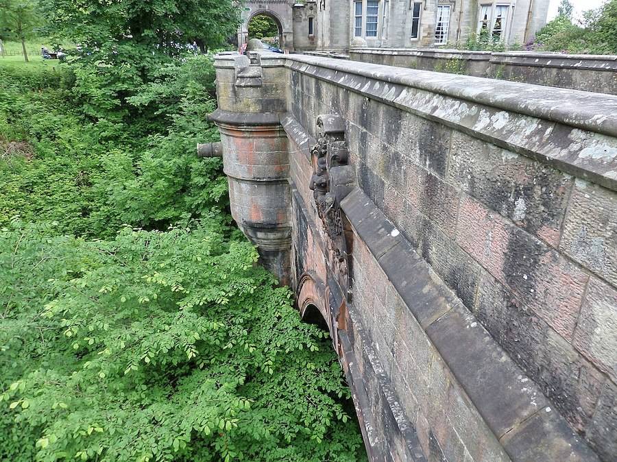 Arriving at Overtoun Bridge: A Chilling Atmosphere